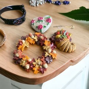 EUC 4 pcs-Unique Thanksgiving Brooches & pins.